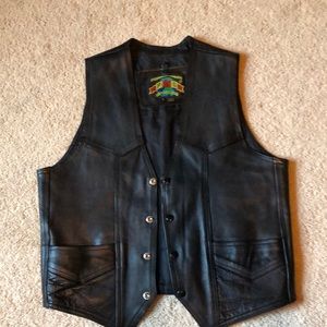 Men’s black leather vest size large